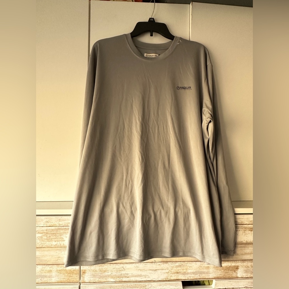 Magellan Outdoors Fish Gear Long Sleeve Gray Tee